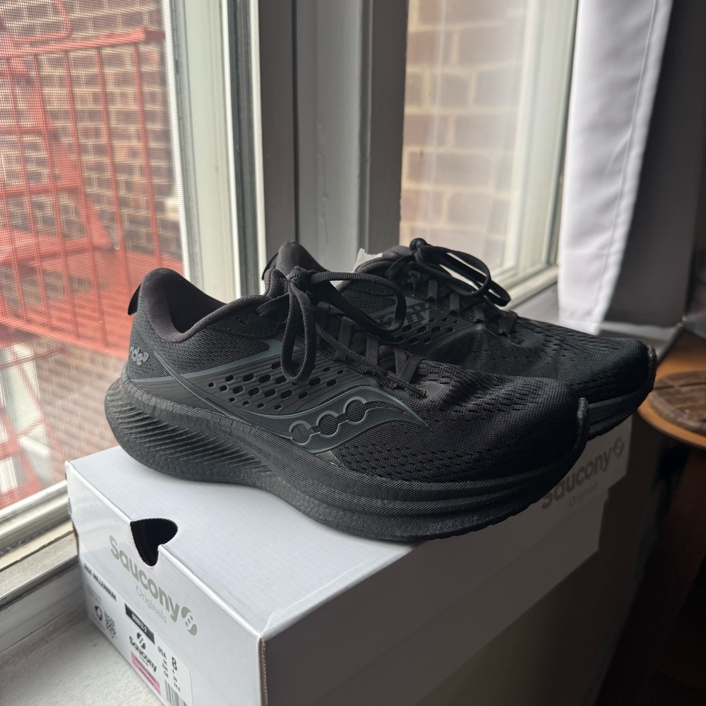 Saucony Women Surge 3 Running Sneakers
